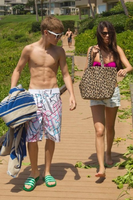 justin bieber and selena gomez in hawaii may 2011. Selena and Justin in Hawaii