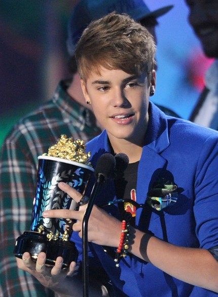 justin bieber and selena gomez 2011 mtv movie awards. MTV Movie Awards – Justin